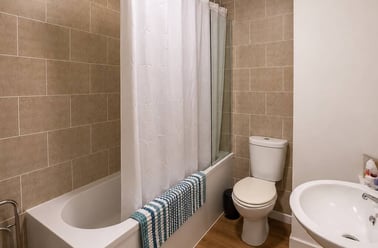 61A Ebrington Street (students), Plymouth - Image 2