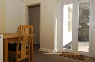 49 North Street (students), Plymouth - Image 3