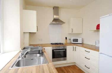 49a North Street (students), Plymouth - Image 2