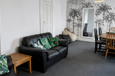 37 Beaumont Road (students), Plymouth - Image 3