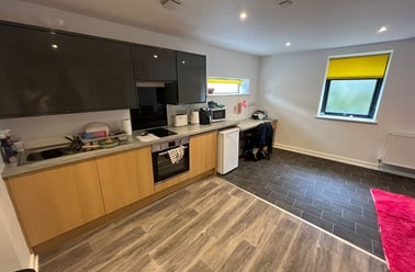 7 Marvell Lane Flat 30 (students), Plymouth - Image 2