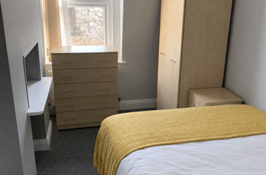 33 Regent Street (students), Plymouth - Image 2