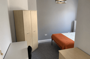 33 Regent Street (students), Plymouth - Image 3