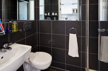 Ensuite Bedroom-Tower Bridge, Tower Bridge, 52 Minories, Tower Hill, London - Image 3
