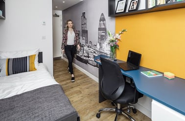 Ensuite Bedroom-Tower Bridge, Tower Bridge, 52 Minories, Tower Hill, London - Image 2