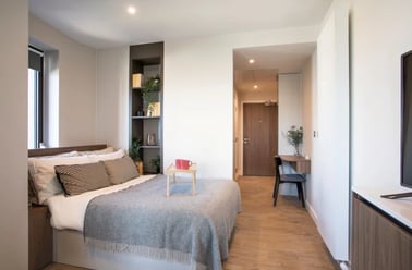 Cosy 2 Mid-century Modern, Enclave Croydon, 23 College Road, Croydon, London - Image 2