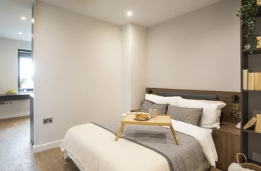 Roomy 1 Mid-century Modern, Enclave Croydon, 23 College Road, Croydon, London - Image 2