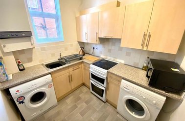 Flat A 66 Clarkegrove Road, Broomhall, Sheffield - Image 3