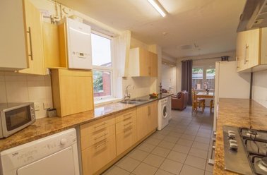 81b Holberry Gardens, Broomhall, Sheffield - Image 2