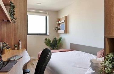 Bronze En-suite, 17a Christchurch Road, Central, Bournemouth - Image 3