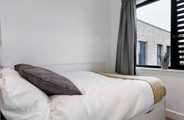 Bronze En-suite, 27 Magdalen Street, New Town, Colchester - Image 3