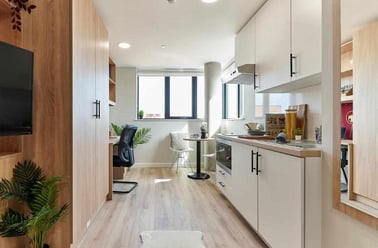 Platinum Plus Studio, 17a Christchurch Road, Central, Bournemouth - Image 3