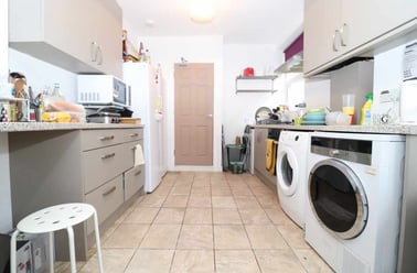 Heath, Gabalfa, Cardiff - Image 3