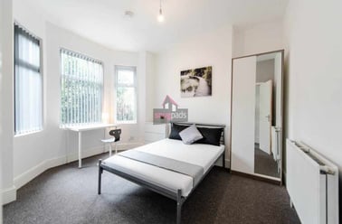 Salford, Irlams O' Th' Height - Image 3