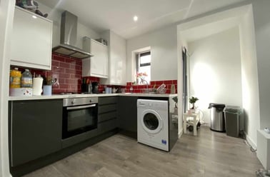 Cathays Park, City Centre, Cardiff - Image 3