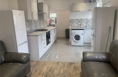 Hawthorne Avenue, Uplands, Swansea - Image 3