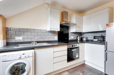 Victoria Road, St James, Exeter - Image 2