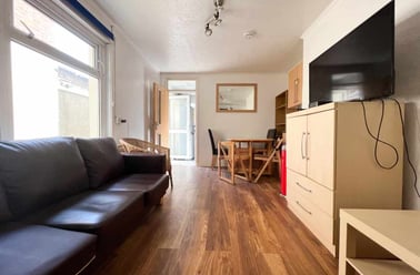 Cathays, Cardiff - Image 3