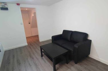  2, 18, Cathays, Cardiff - Image 2