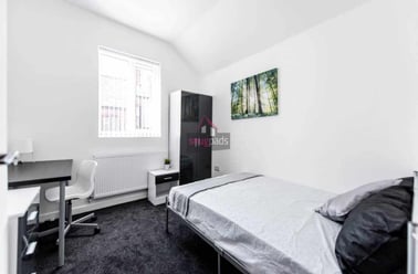 Salford, Irlams O' Th' Height - Image 3