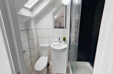 Salford, Seedley - Image 2