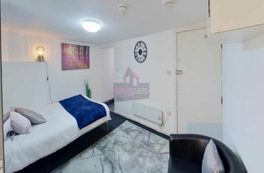 Salford, Ellesmere Park - Image 3