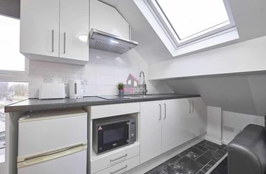 Salford, Ellesmere Park - Image 3