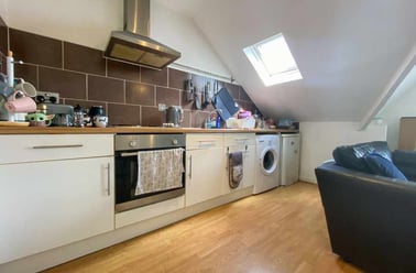 Roath, Plasnewydd, Cardiff - Image 2