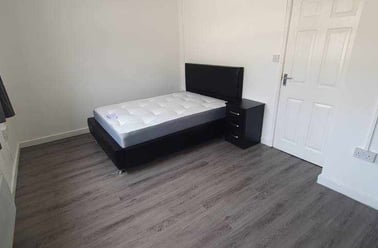  2, 18, Cathays, Cardiff - Image 3