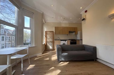 Roath, Plasnewydd, Cardiff - Image 3