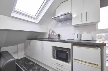 Salford, Ellesmere Park - Image 3