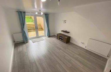 Tennyson Way, Killay, Swansea - Image 2