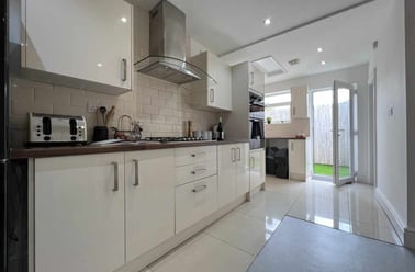 Roath, Plasnewydd, Cardiff - Image 3