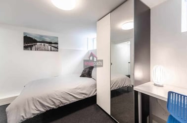 Salford, Ellesmere Park - Image 2