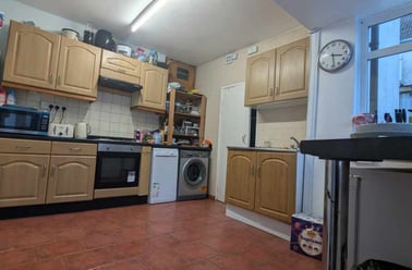 Cathays, Cardiff - Image 3