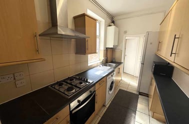 St. Leonards Road, Clarendon Park, Leicester - Image 3