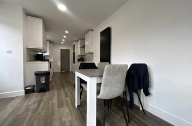 Cathays, Cardiff - Image 3