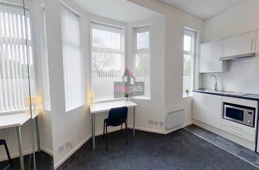 Salford, Ellesmere Park - Image 3