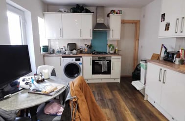 Gwydr Crescent, Uplands, Swansea - Image 2