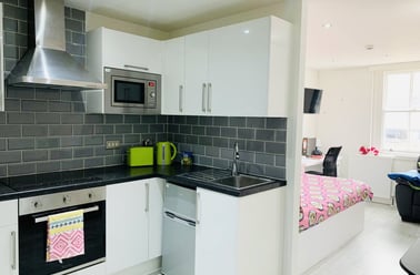 Extra Large Studio, Demontfort Street, Highfields, Leicester - Image 2