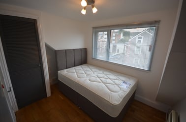 Cradock Street, City Centre, Swansea - Image 2