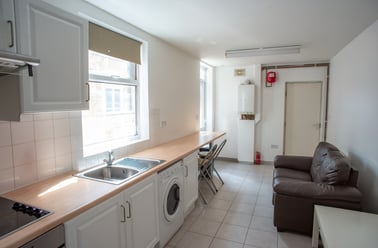 2 Bed, City Centre, Leicester - Image 3
