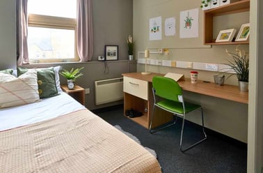 Ensuite Basic, Northernhay House, Northernhay Place, City Centre, Exeter - Image 2