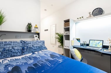 Premium En Suite, Belaton House, 130 Holdenhurst Road, City Centre, Bournemouth - Image 2