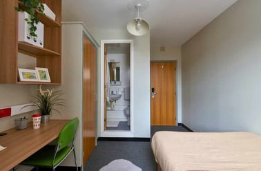 Ensuite Classic, Northernhay House, Northernhay Place, City Centre, Exeter - Image 3