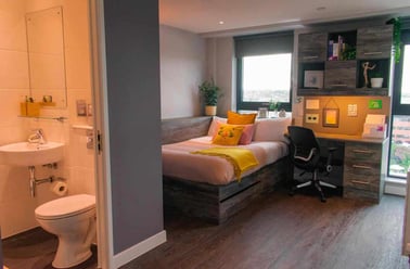 2 bed Penthouse, Queens Court, 15 Queens Walk, City Centre, Reading - Image 2