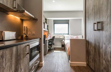 Bronze Studio, Queens Court, 15 Queens Walk, City Centre, Reading - Image 3