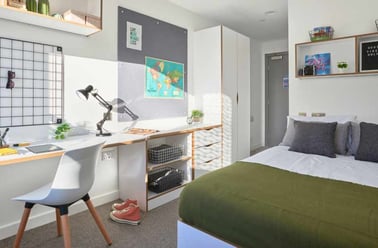 Silver Ensuite, 41 Castle Street, De Montfort University, Leicester - Image 2