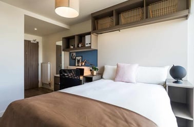 Bronze Ensuite, Arbury Court, 173 Kingston Road, New Malden, Kingston - Image 3