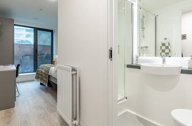 Ensuite Classic 6 Bed, Waterside, 58-62 Avon Street, City Centre, Bristol - Image 3